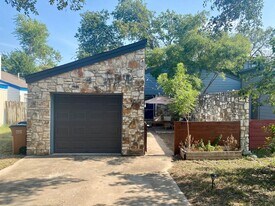 1000 King Albert St in Austin, TX - Building Photo