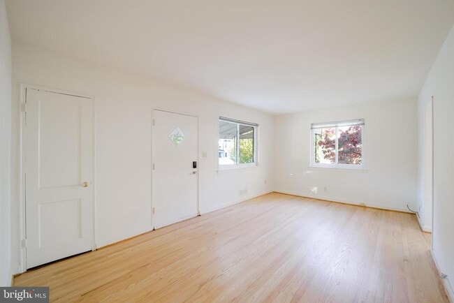 5917 Rolston Rd in Bethesda, MD - Building Photo - Building Photo