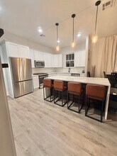 2240 Caroline St in Mandeville, LA - Foto de edificio - Building Photo