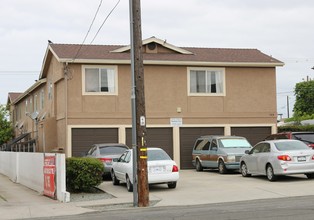 123 W Olive Dr in San Ysidro, CA - Foto de edificio - Building Photo