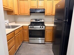 588-612-612 E Main St in Bridgeport, CT - Building Photo - Building Photo