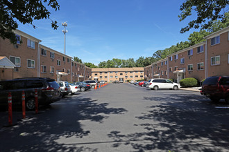 Mill Creek Village II in Penndel, PA - Building Photo - Building Photo