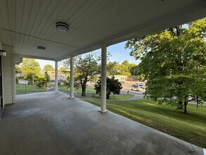 1216 Tusculum Blvd in Greeneville, TN - Foto de edificio - Building Photo