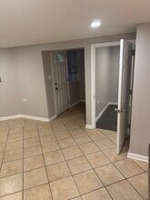 2727 N Artesian Ave, Unit G in Chicago, IL - Building Photo - Building Photo