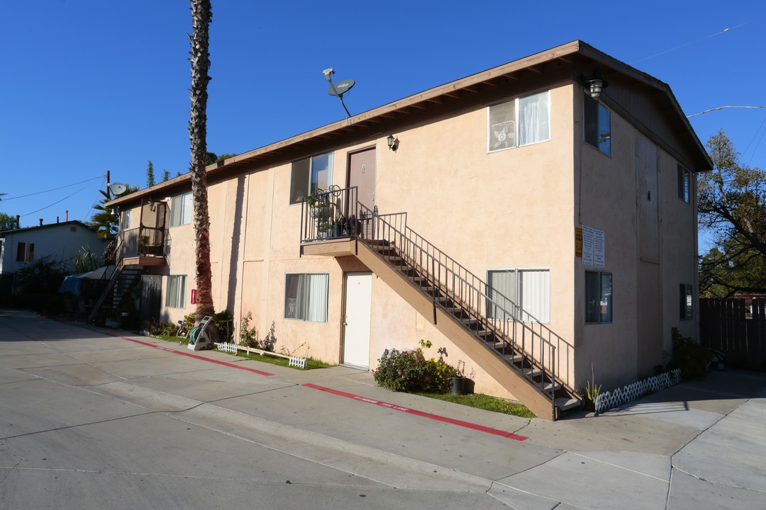 Las Casitas Apartments in Vista, CA - Building Photo