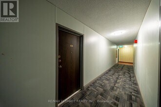 390 Dixon Rd in Toronto, ON - Building Photo - Building Photo