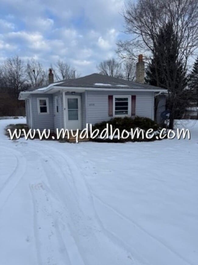 property at 4015 E Pettit Ave