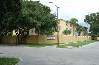 Citrus Grove Apartments in St. Petersburg, FL - Building Photo - Building Photo