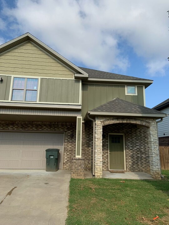 1311 N Sicily Ln in Fayetteville, AR - Building Photo