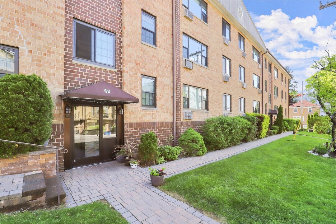 62 Crescent-Unit -3D in Tuckahoe, NY - Building Photo