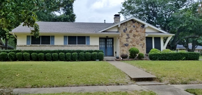 property at 1538 Douglas Dr