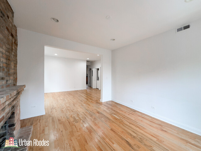 1515 W Cornelia Ave, Unit M03B in Chicago, IL - Building Photo - Building Photo