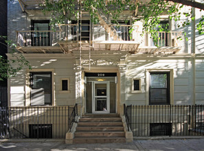 209 W 102nd St in New York, NY - Building Photo - Building Photo