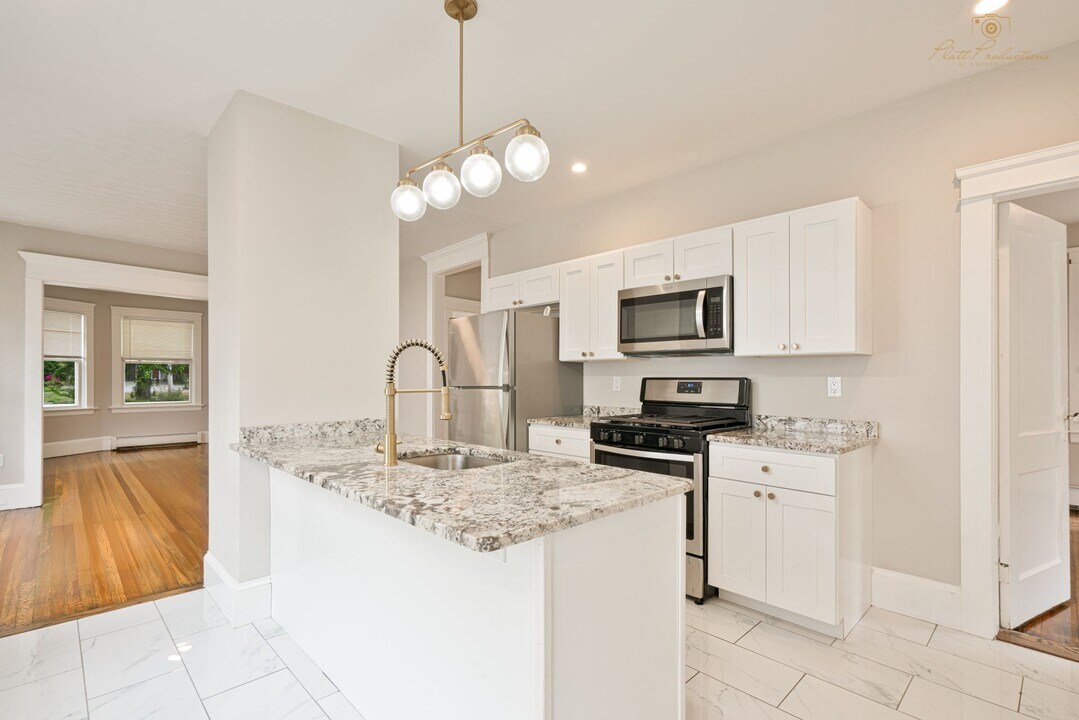 448 Pleasant Valley Pkwy in Providence, RI - Building Photo