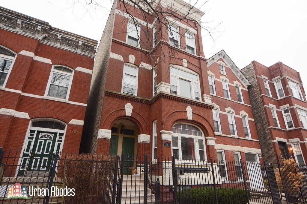 1441 W Warner Ave, Unit M07B in Chicago, IL - Building Photo