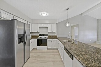 1935 Pilgrims Point Dr in Friendswood, TX - Building Photo - Building Photo