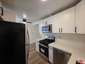 1215 N Orange Grove Ave in West Hollywood, CA - Building Photo - Building Photo