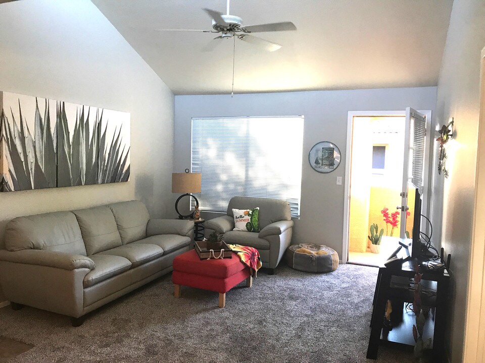 9990 N Scottsdale Rd in Scottsdale, AZ - Building Photo