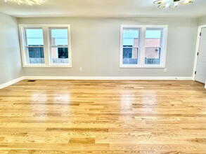 7 Ward St, Unit 11 in Somerville, MA - Building Photo - Building Photo