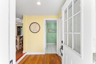 6 Circle Dr in Danbury, CT - Building Photo - Building Photo