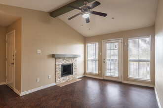 Sunrise at Atascocita in Humble, TX - Foto de edificio - Interior Photo