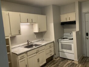 3032 Colerain Ave in Cincinnati, OH - Building Photo - Building Photo