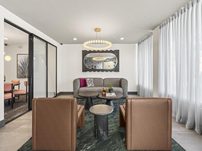 Clinton in Los Angeles, CA - Building Photo - Building Photo