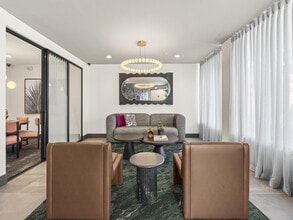 Clinton in Los Angeles, CA - Building Photo - Building Photo