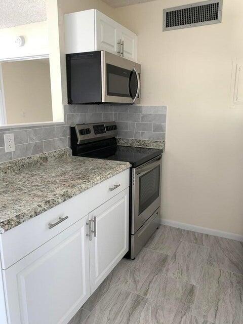 639 Executive Center Dr in West Palm Beach, FL - Building Photo