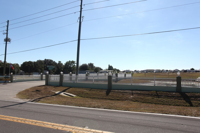 Lakemont Ridge RV & MHC in Frostproof, FL - Building Photo - Building Photo