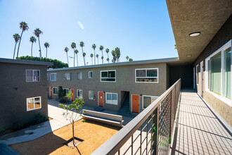 419 W Queen St in Inglewood, CA - Building Photo - Building Photo