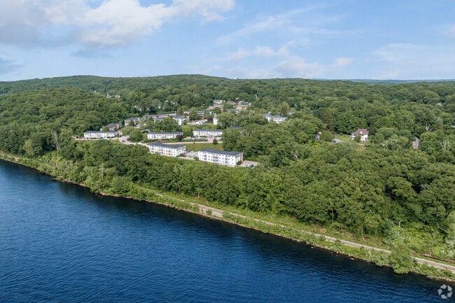 Thamesview Apartments in Norwich, CT - Building Photo - Building Photo