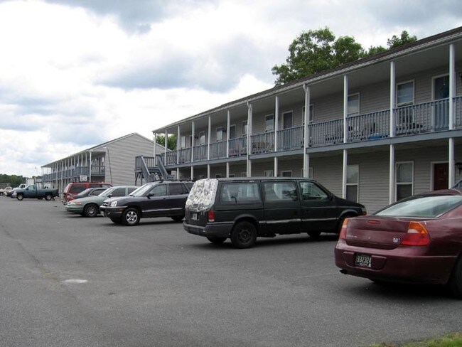 Somerset Park Apartments in Princess Anne, MD - Building Photo - Building Photo