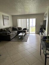 1100 NW 87th Ave, Unit 304 in Coral Springs, FL - Building Photo - Building Photo