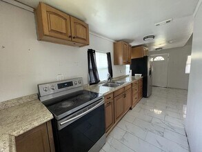 227 Marveline Dr in Lakeland, FL - Building Photo - Building Photo