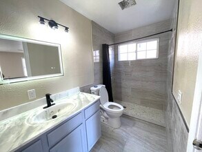 2951 68th Ave, Unit 2951 in Oakland, CA - Foto de edificio - Building Photo