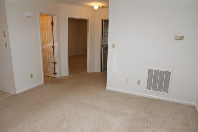 Ivy Court Apartments in Greenville, NC - Foto de edificio - Interior Photo
