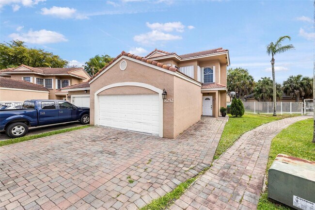 8252 NW 191st Ln in Hialeah, FL - Building Photo - Building Photo