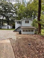 108 Lambert Dr in Stockbridge, GA - Building Photo