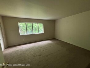 201 Briarwood Ct in New Paltz, NY - Building Photo - Building Photo