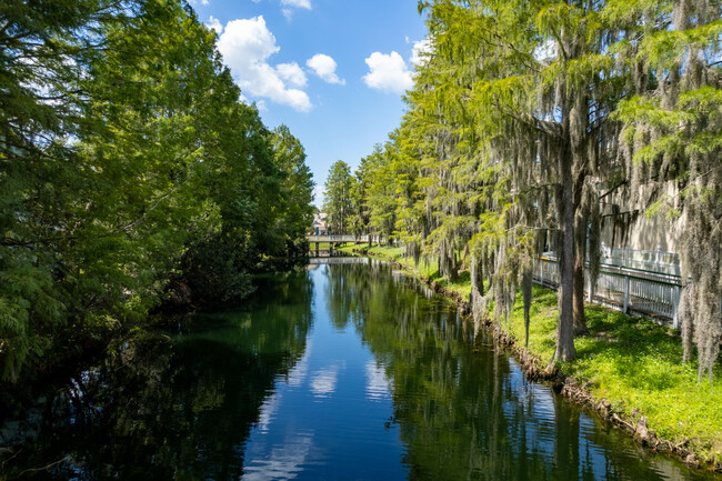Saratoga Resort Villa Apartments in Kissimmee, FL - Foto de edificio - Building Photo