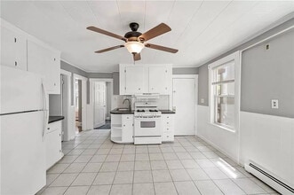 289 Mowry St, Unit 1 in Woonsocket, RI - Building Photo - Building Photo