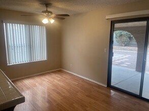 2825 Swallow Point Cir in Las Vegas, NV - Foto de edificio - Building Photo