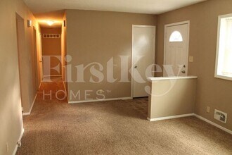 5637 NE Lancaster St in Kansas City, MO - Building Photo - Building Photo