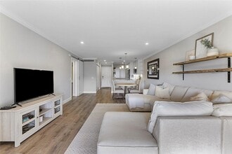 4230 Deste Ct, Unit 305 in Greenacres, FL - Foto de edificio - Building Photo