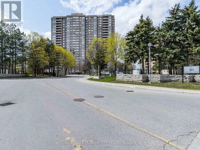 30 Malta Ave. in Brampton, ON - Building Photo - Building Photo