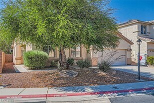 7515 Splashing Rock Dr in Las Vegas, NV - Building Photo