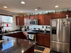 1055 Admiral Emblem St in Henderson, NV - Building Photo - Building Photo