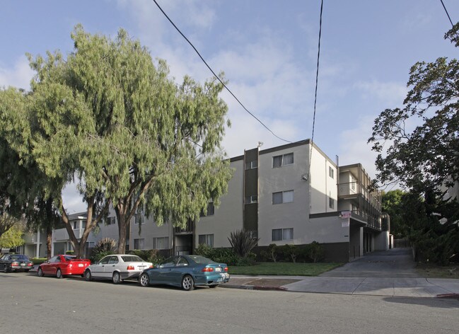 245 E Okeefe St in East Palo Alto, CA - Foto de edificio - Building Photo