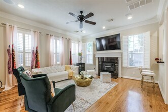 7515 Shady Villa Walk in Houston, TX - Building Photo - Building Photo